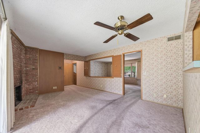 931 N Valleyview, Wichita, KS 67212