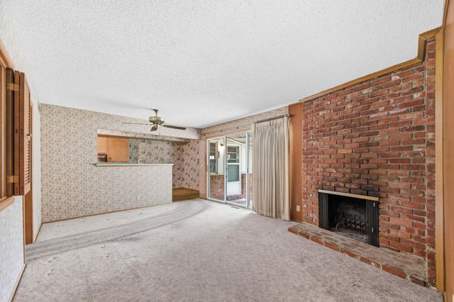 931 N Valleyview, Wichita, KS 67212