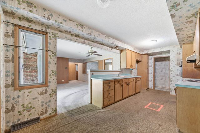 931 N Valleyview, Wichita, KS 67212