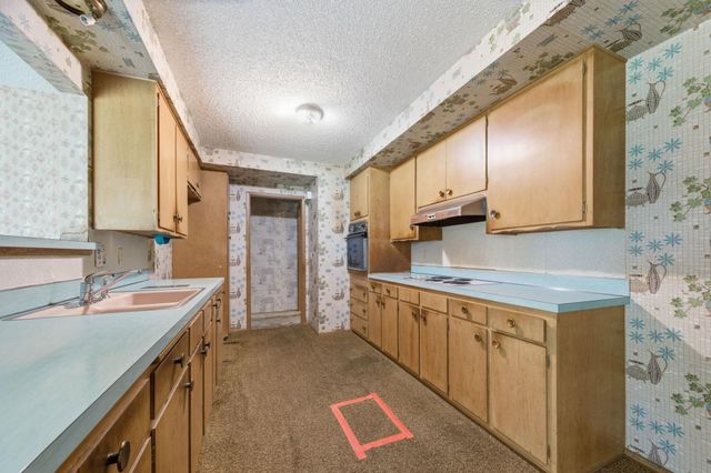 931 N Valleyview, Wichita, KS 67212