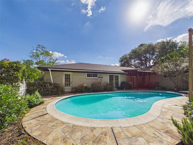 3037 County Road 536, Alvin, TX 77511