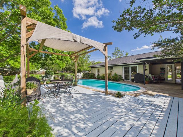 3037 County Road 536, Alvin, TX 77511