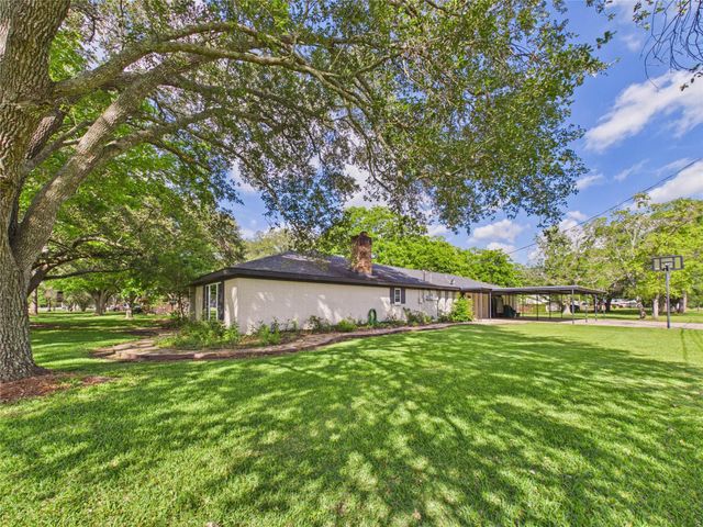 3037 County Road 536, Alvin, TX 77511