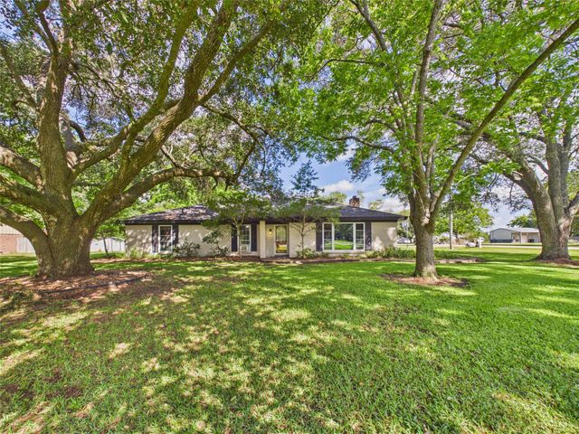 3037 County Road 536, Alvin, TX 77511