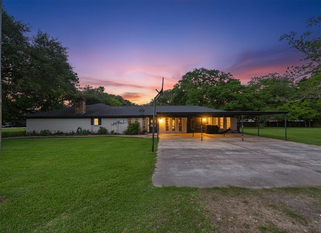 3037 County Road 536, Alvin, TX 77511