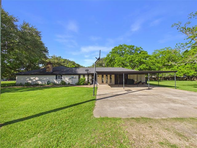 3037 County Road 536, Alvin, TX 77511