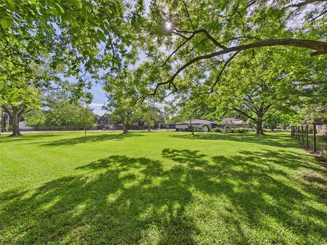 3037 County Road 536, Alvin, TX 77511