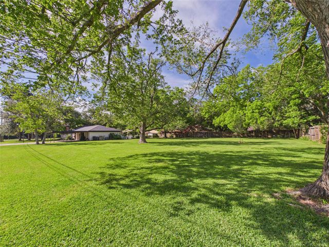 3037 County Road 536, Alvin, TX 77511