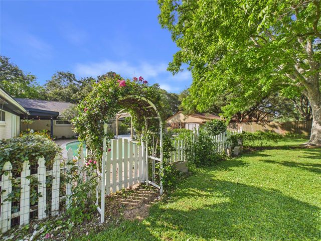 3037 County Road 536, Alvin, TX 77511