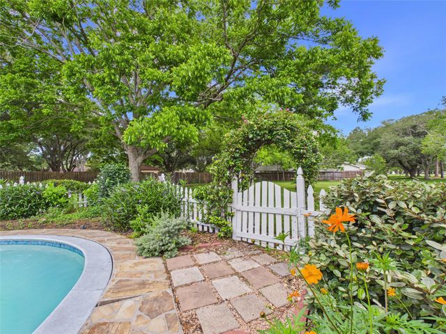 3037 County Road 536, Alvin, TX 77511
