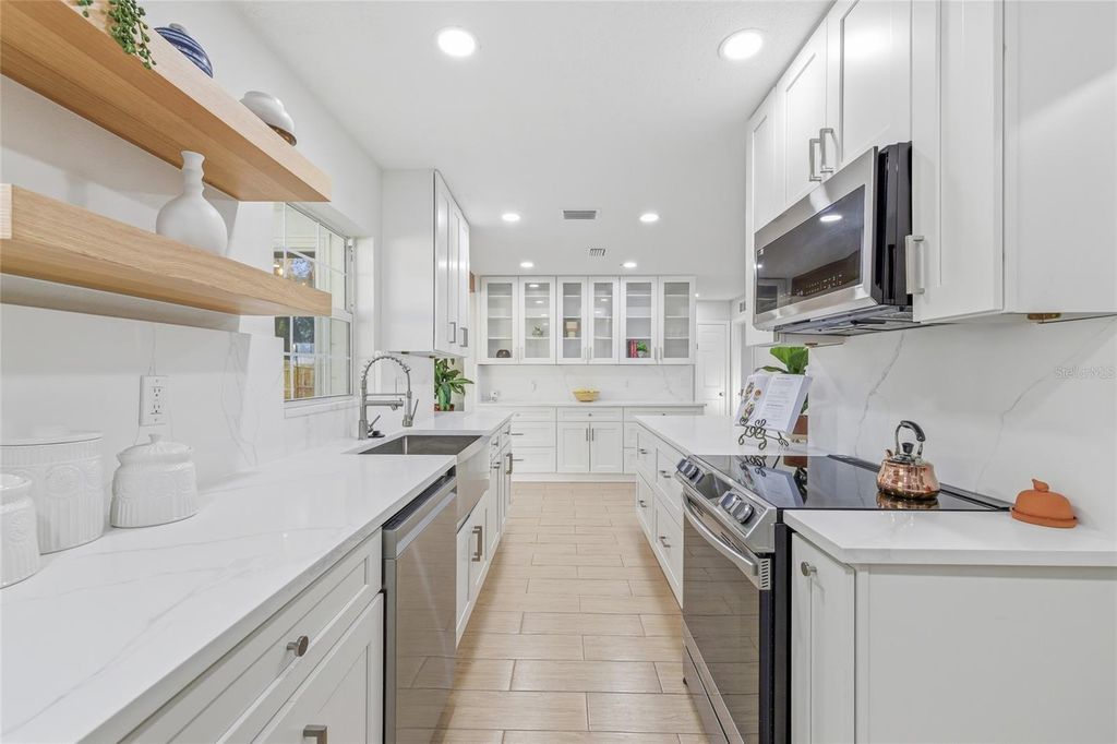 Image 7 of property listing at 201 DUNKIRK ROAD, Oldsmar, FL 34677