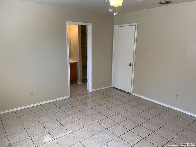 7560 Oak Chase, San Antonio, TX 78239