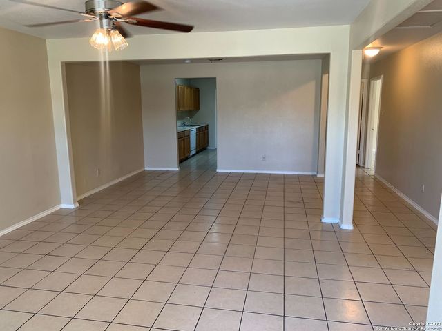 7560 Oak Chase, San Antonio, TX 78239