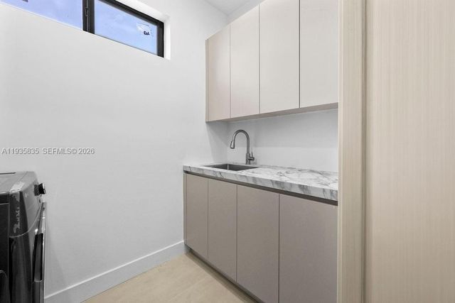 1321 NE 13th Ave, Fort Lauderdale, FL 33304