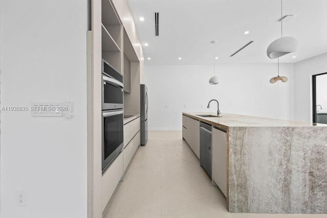 1321 NE 13th Ave, Fort Lauderdale, FL 33304