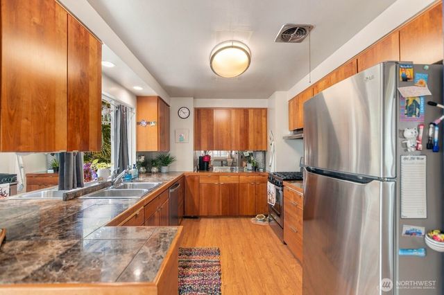 2815 SW 109th Street, Seattle, WA 98146