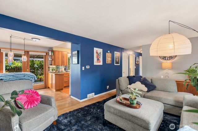 2815 SW 109th Street, Seattle, WA 98146