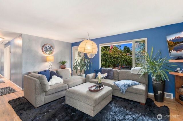 2815 SW 109th Street, Seattle, WA 98146