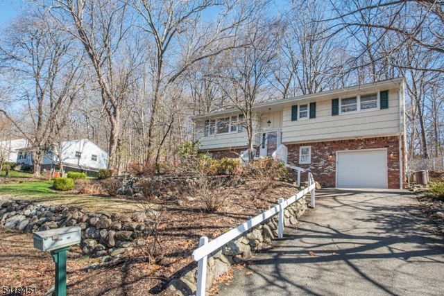 103 Cedar Rd, Ringwood Boro, NJ 07456