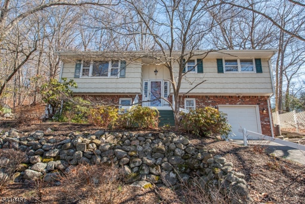 103 Cedar Rd, Ringwood Boro, NJ 07456