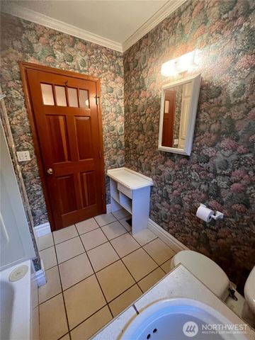 1612 N 50th Street, Seattle, WA 98103