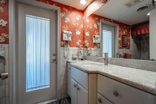3920 NE 27TH Avenue, Lighthouse Point, FL 33064
