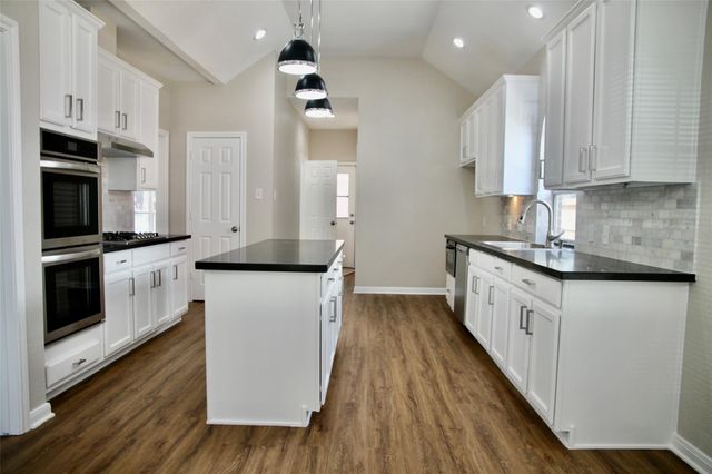 3410 Farnham Circle, Pearland, TX 77584