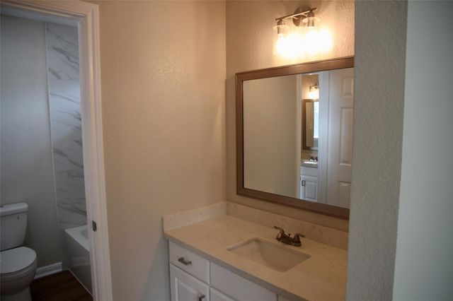 3410 Farnham Circle, Pearland, TX 77584