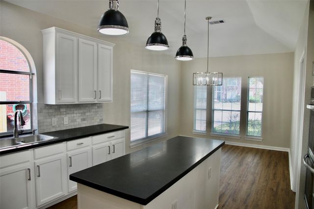 3410 Farnham Circle, Pearland, TX 77584