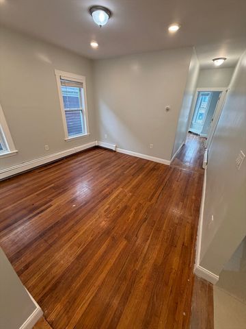 83 Chelsea 3, Boston, MA 02128