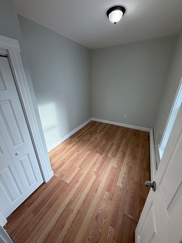 83 Chelsea 3, Boston, MA 02128