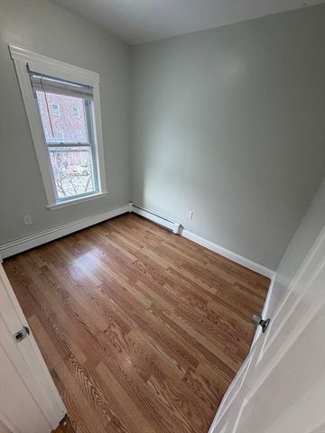 83 Chelsea 3, Boston, MA 02128