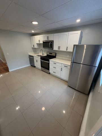 83 Chelsea 3, Boston, MA 02128