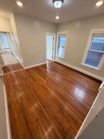 83 Chelsea 3, Boston, MA 02128