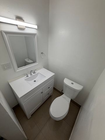 83 Chelsea 3, Boston, MA 02128