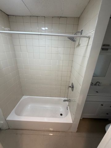 83 Chelsea 3, Boston, MA 02128