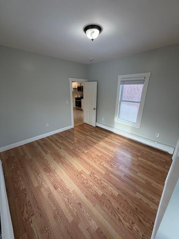 83 Chelsea 3, Boston, MA 02128