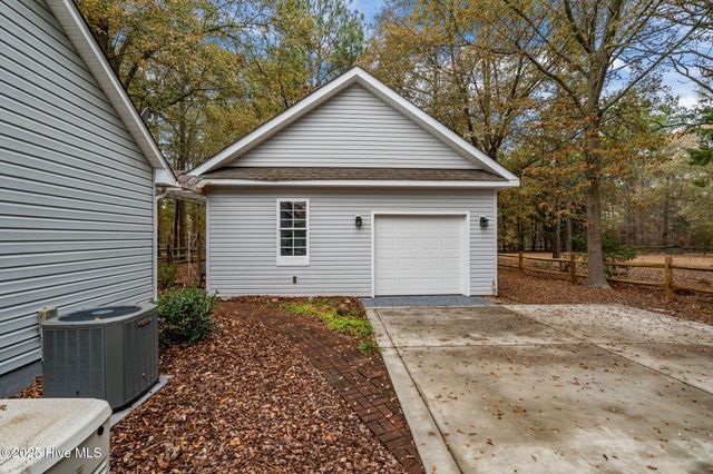 126 W Shenandoah Road, Seven Lakes, NC 27376