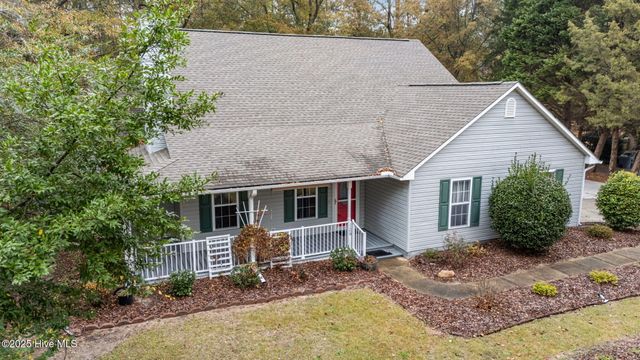 126 W Shenandoah Road, Seven Lakes, NC 27376