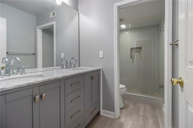 18 Glenald Way NW, Atlanta, GA 30327