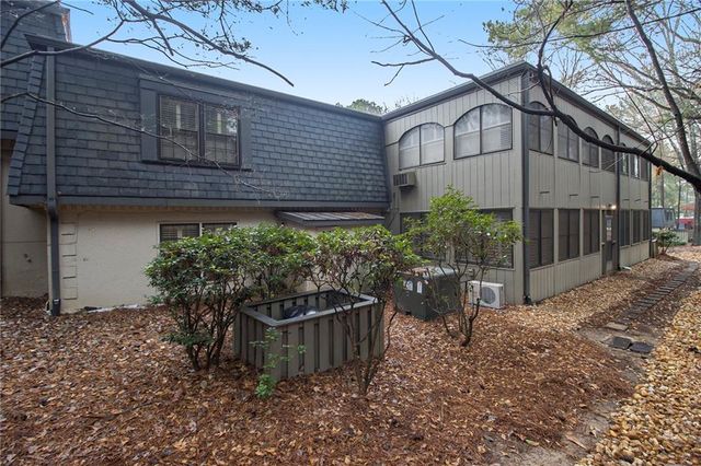 18 Glenald Way NW, Atlanta, GA 30327