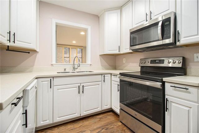 18 Glenald Way NW, Atlanta, GA 30327