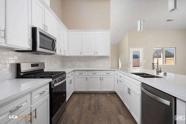 716 Sammy Way, Shafter, CA 93263