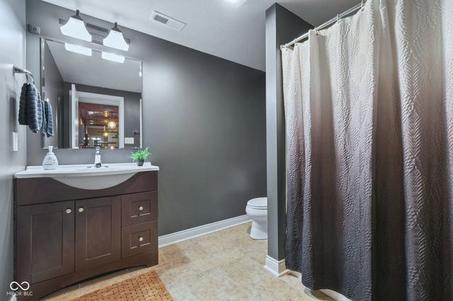 1772 Calvert Farms Drive, Greenwood, IN 46143