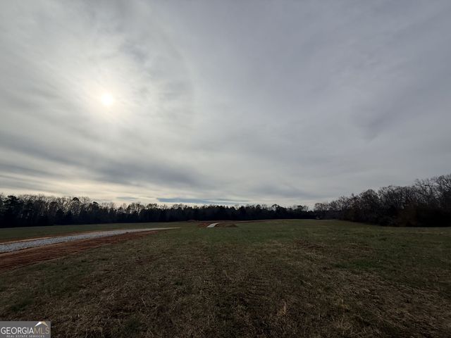 1 Far A Way Road, Elberton, GA 30635