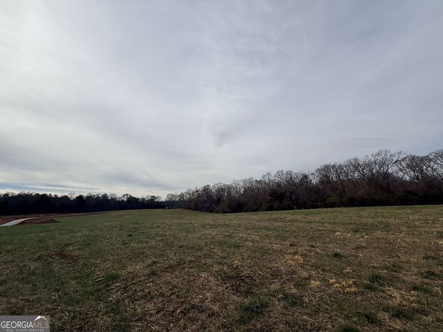 1 Far A Way Road, Elberton, GA 30635