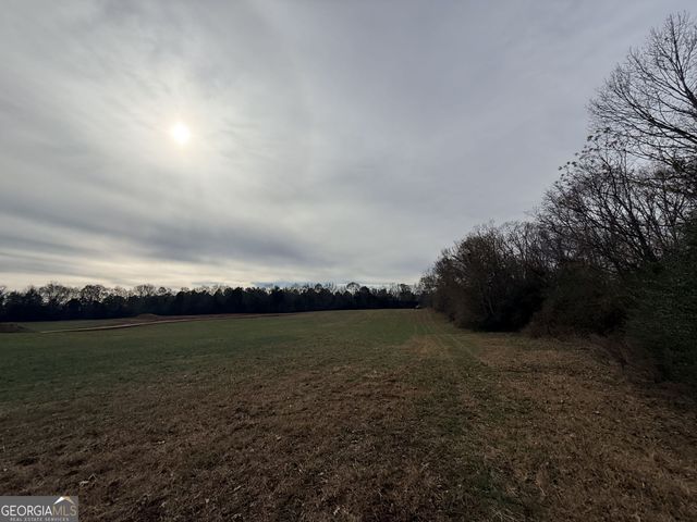 1 Far A Way Road, Elberton, GA 30635