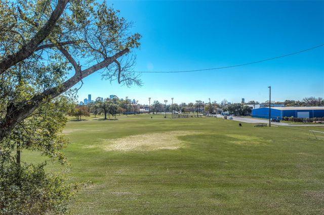 1722 Redwing Bluff Drive, Houston, TX 77009