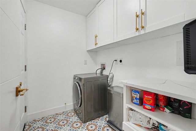 1927 SHORE ACRES BOULEVARD NE, St Petersburg, FL 33703