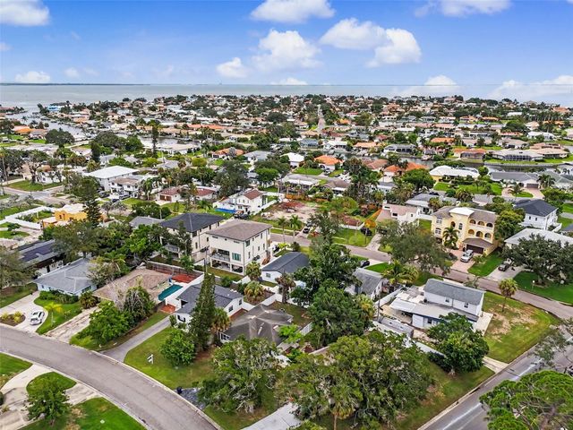 1927 SHORE ACRES BOULEVARD NE, St Petersburg, FL 33703